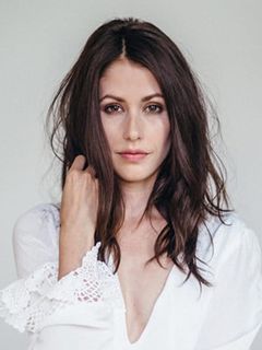 Amanda Crew